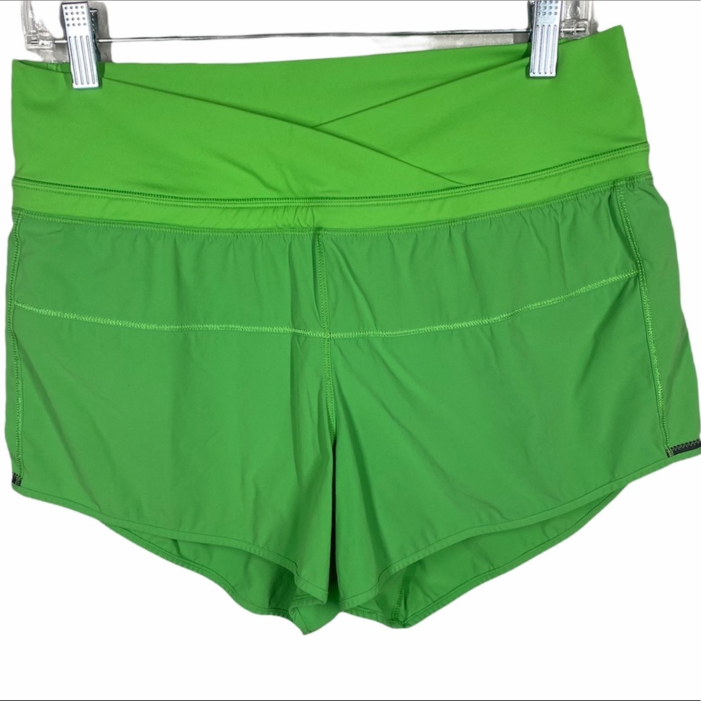 Lululemon Solid Green Crossover Front Shorts 8 - image 3